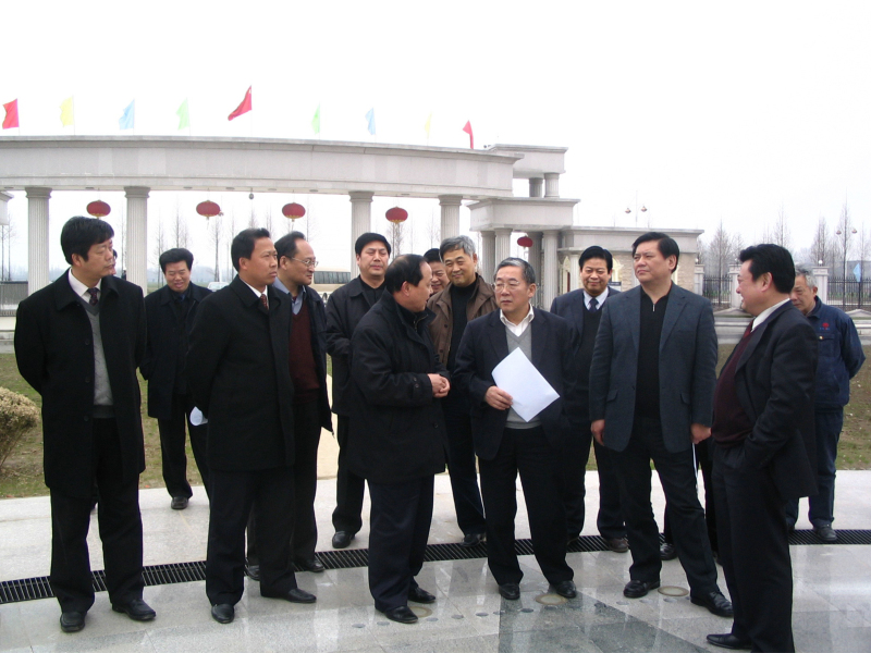 2006年2月12日,湖北省常務副省長周堅衛到公司調研