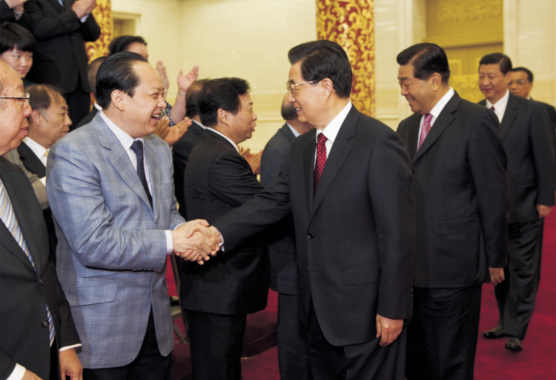 2012年4月9日,舒心先生應邀出席第六屆世界華僑華人社團聯誼大會,胡錦濤主席等黨和國家領導人親切接見