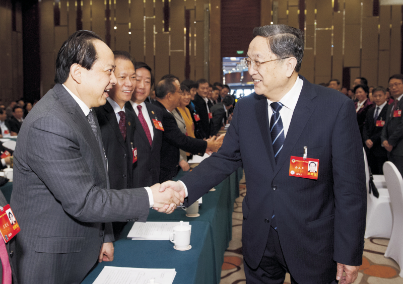 2014年3月6日,全國政協主席俞正聲親切接見董事局主席舒心先生