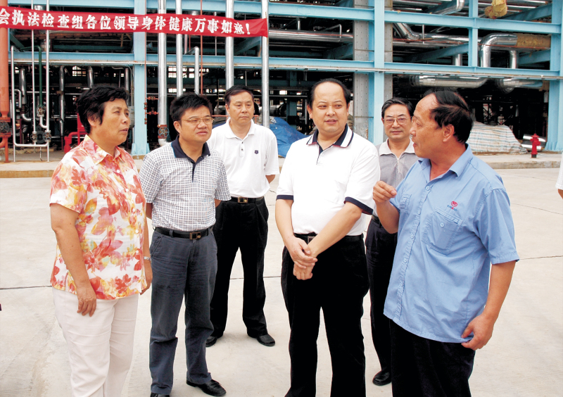 2008年9月10日,湖北省人大常委副主任蔣大國來公司,對公司《勞動合同法》實施情況進行檢查